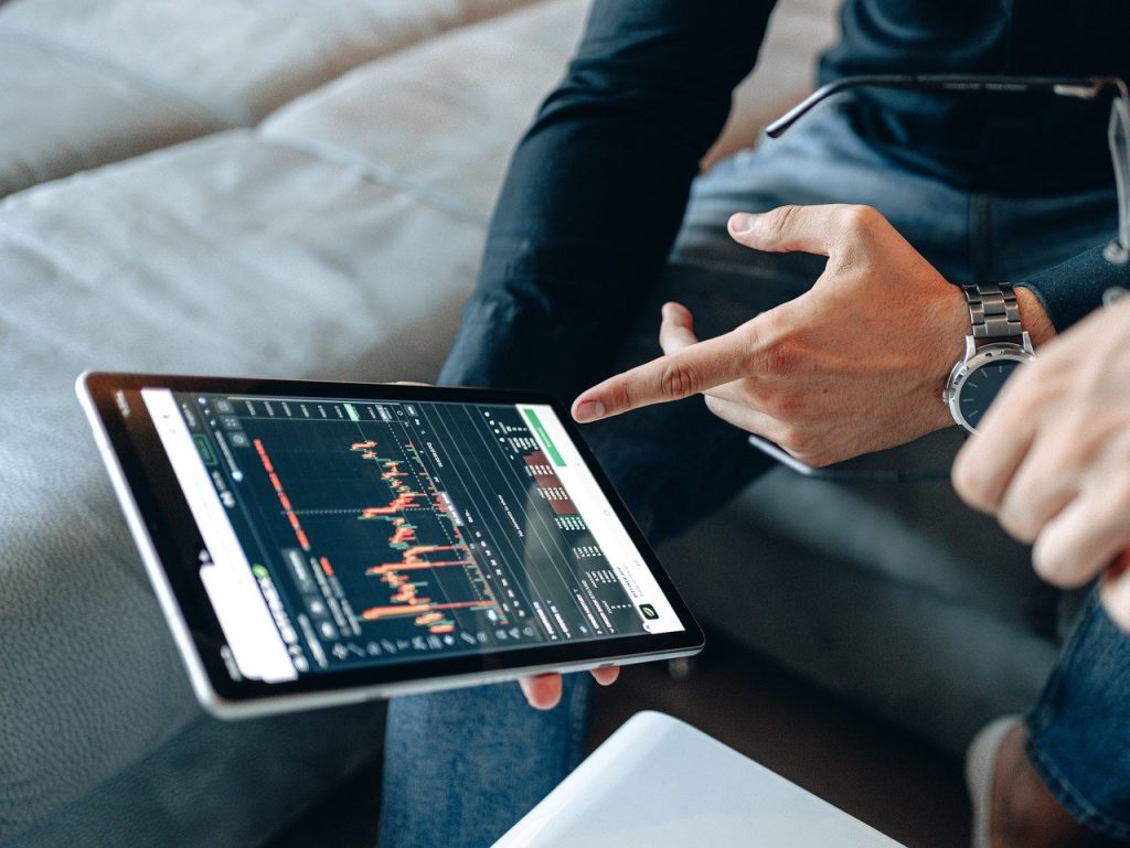 거래량과 가격이 함께 표시된 주식 차트 이미지