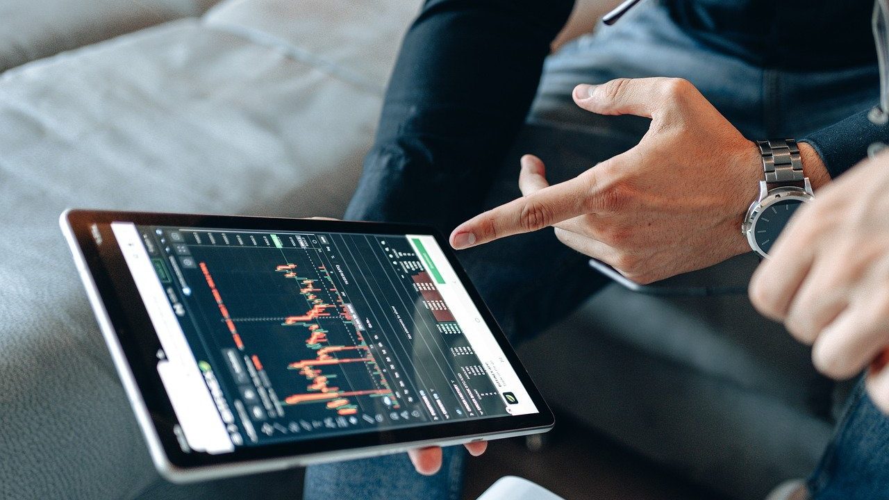 거래량과 가격이 함께 표시된 주식 차트 이미지