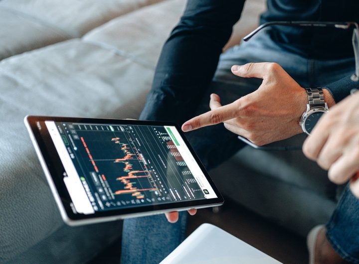 거래량과 가격이 함께 표시된 주식 차트 이미지