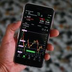 자금 흐름과 추세가 표시된 주식 시장 차트 이미지