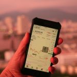 같은 방향으로 움직이는 여러 종목의 주가 차트를 보여주는 이미지